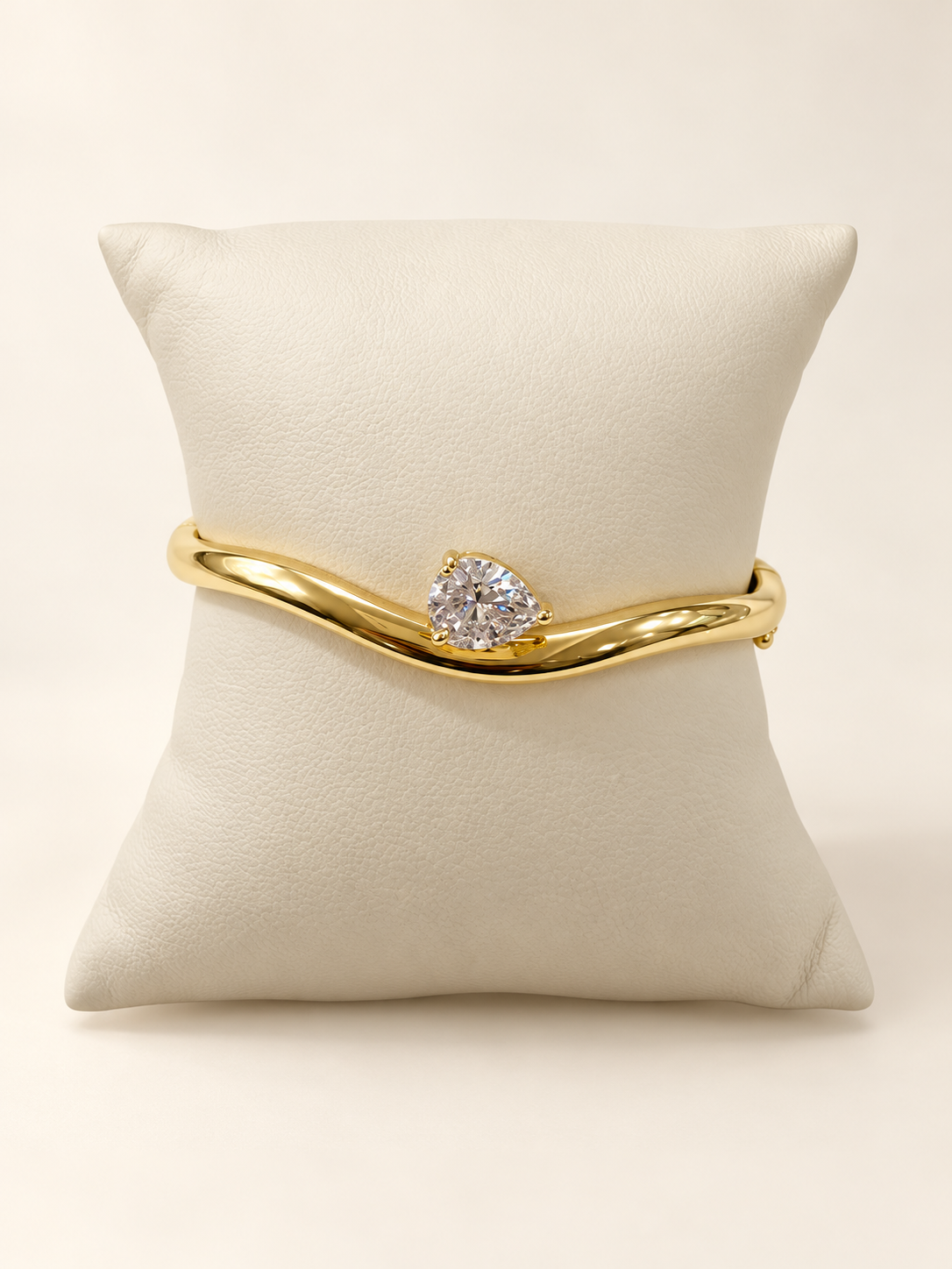 Wavy Luxe Bangle